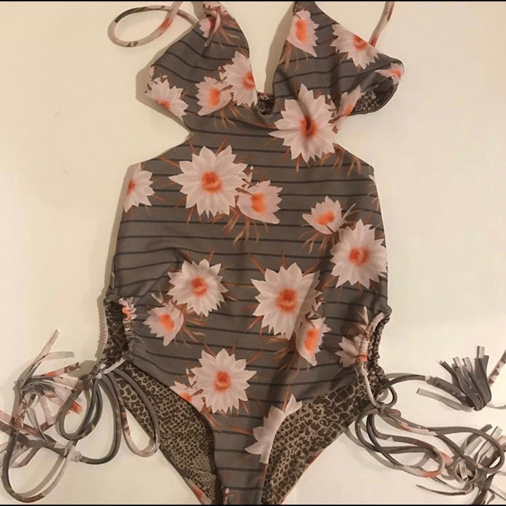 Acacia Greece full piece